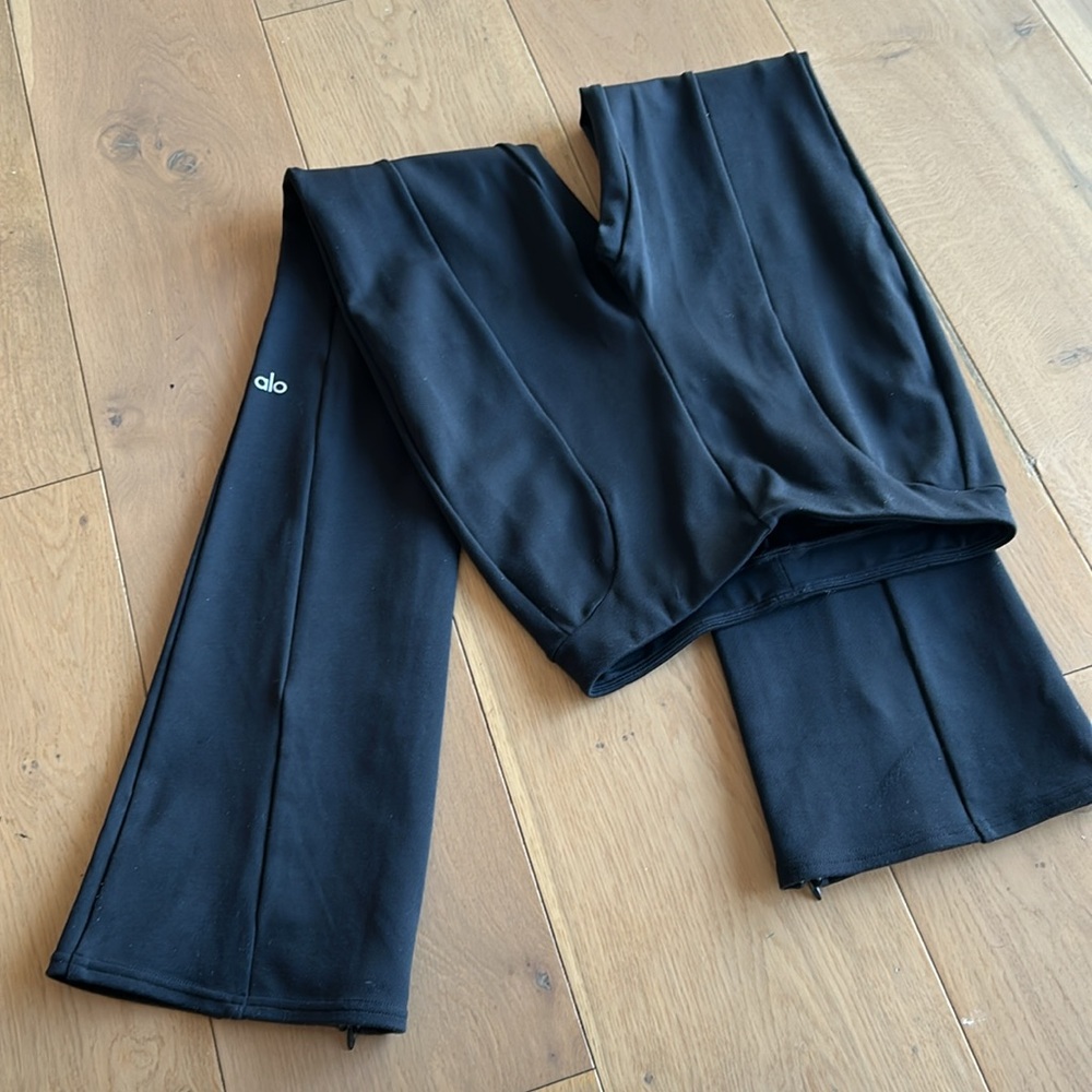 ALO Yoga Black Flared Pants - Picture 5 of 14